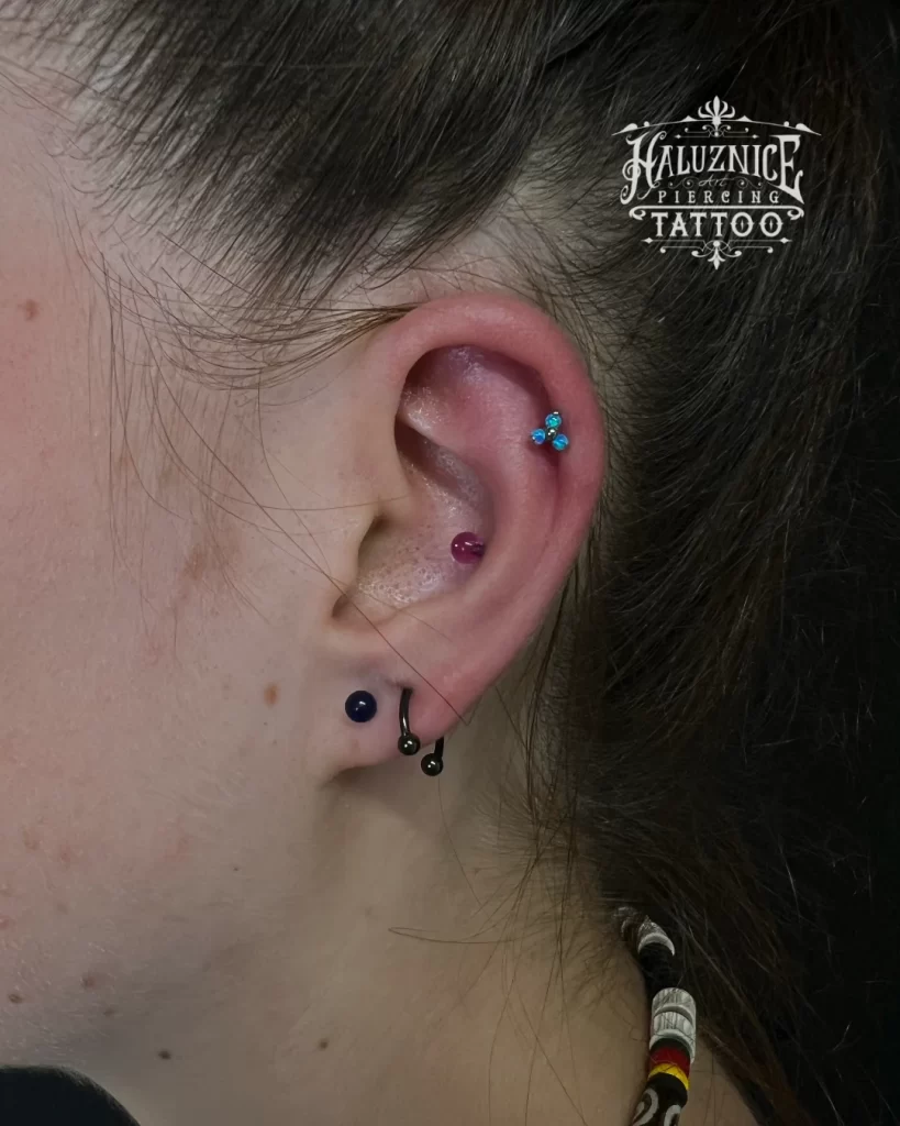 Lobe Conch Helix opal