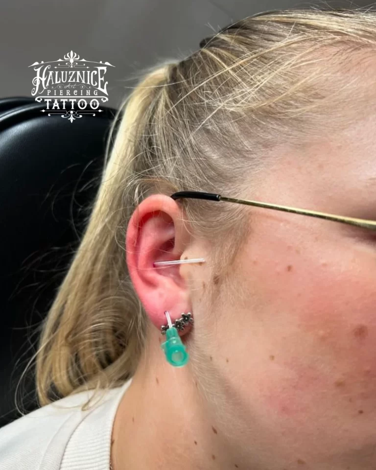 Piercing aplokace kanylou