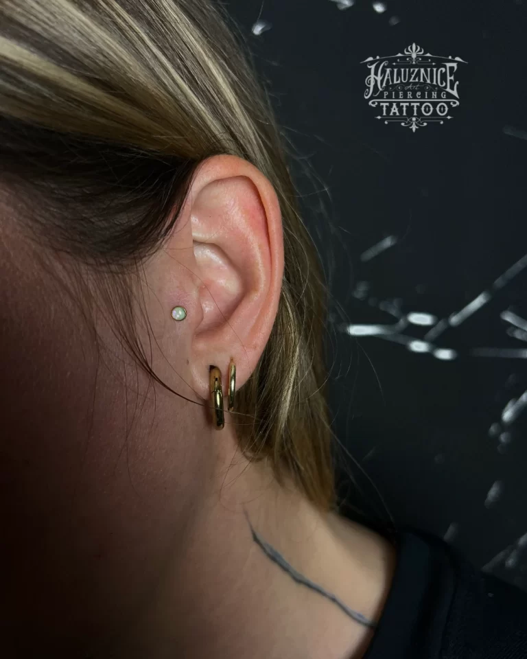 Tragus opal
